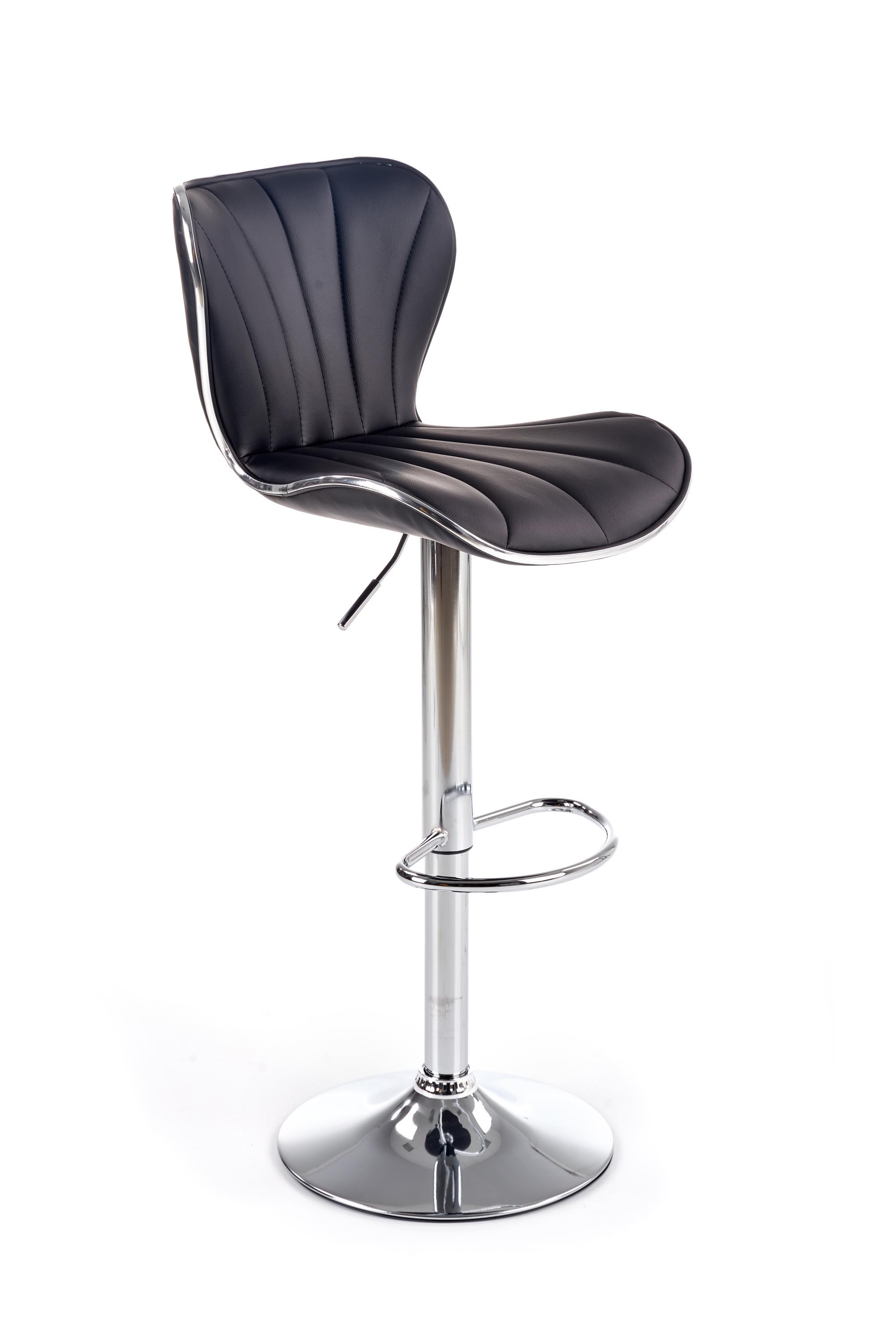 Hoker H69 z czarnej eco skóry na chromowanej podstawie – widok z przodu.