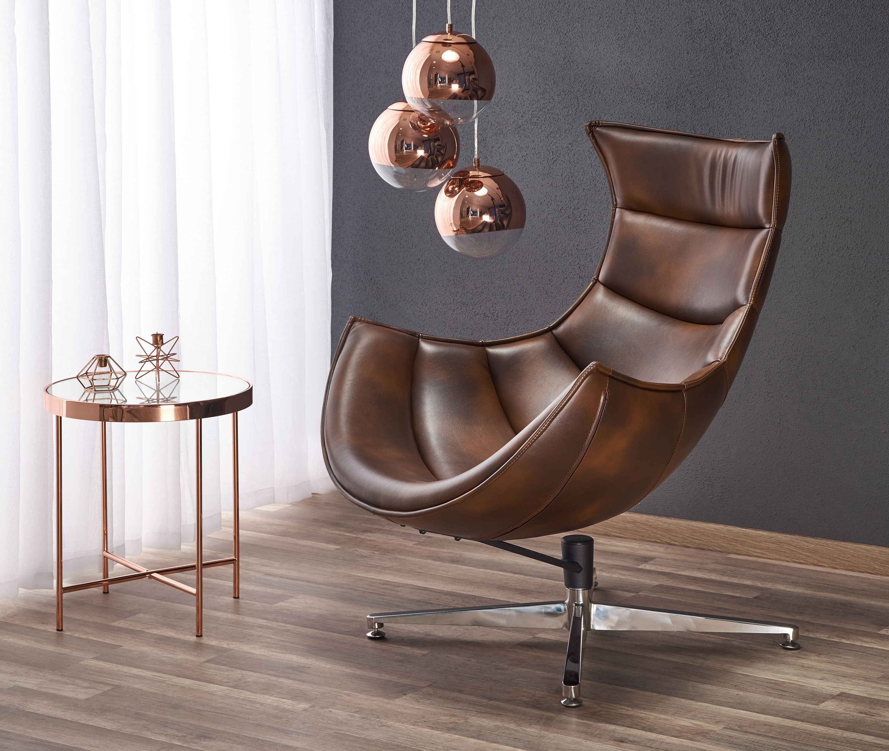 Ciemnobrązowy fotel wypoczynkowy LUXOR z eco skóry na stalowej podstawie – widok z przodu.