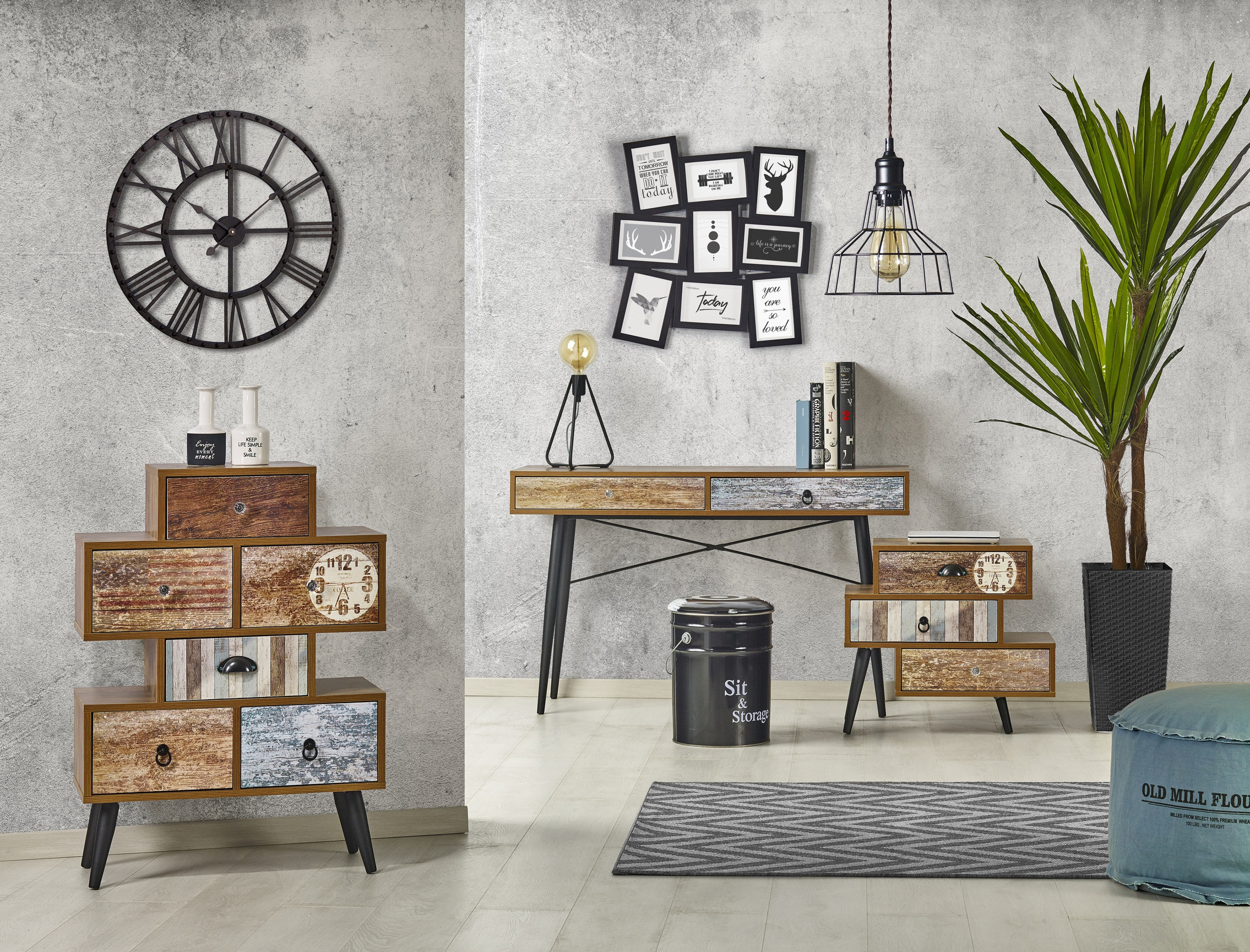 Komoda MEZO KM2 z szufladami o różnych kolorach i wzorach – widok z przodu.