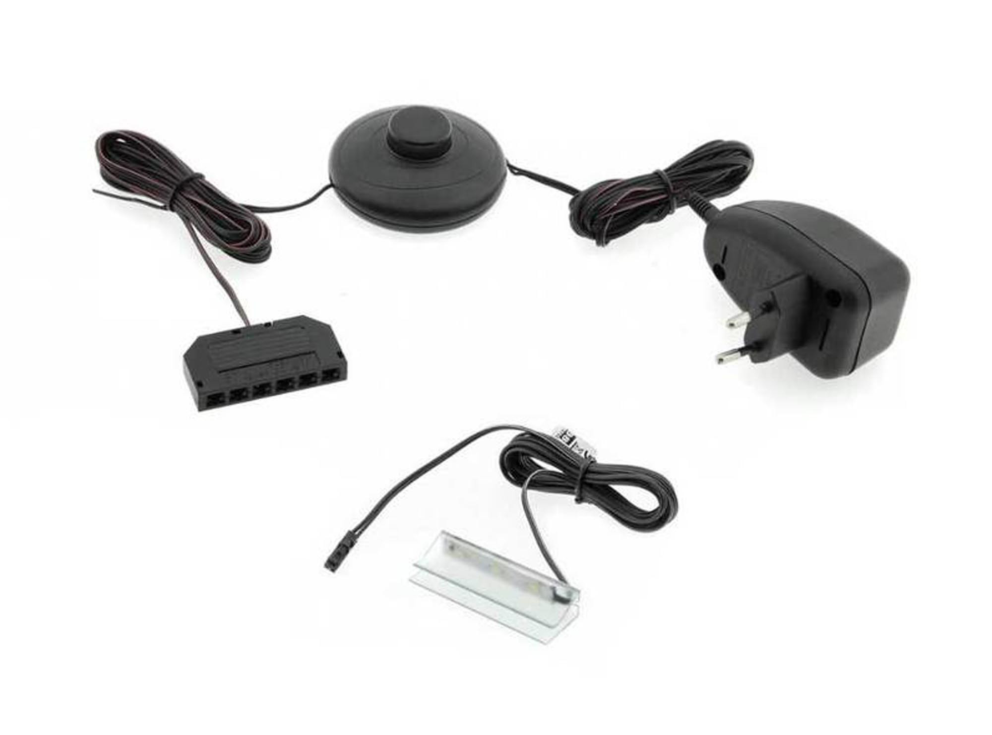 LIVO LED Livia z czarnym przewodem i wtyczką – zdjęcie z przodu.