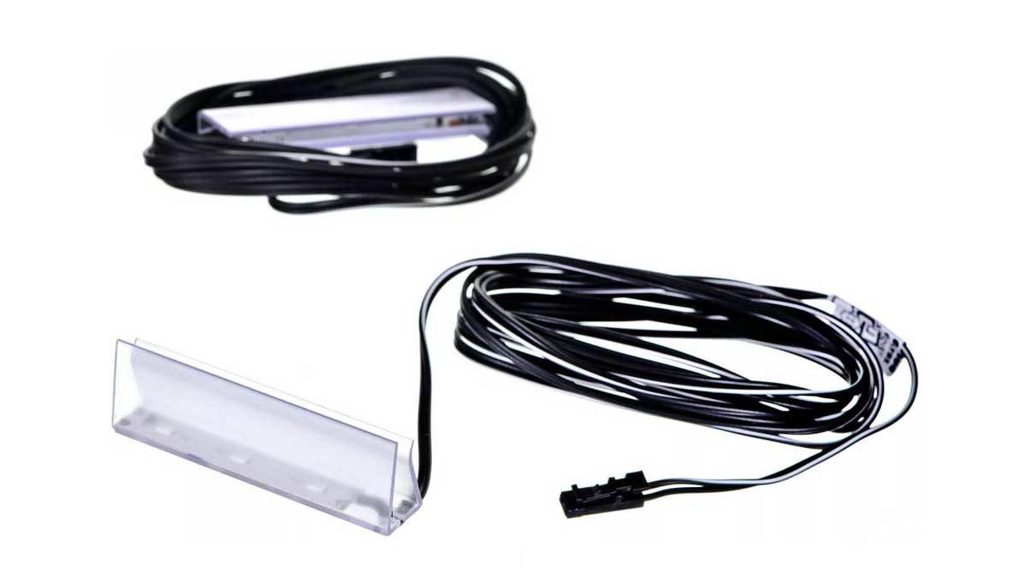 LIVO LED Livia z długim czarnym przewodem – zdjęcie z przodu.