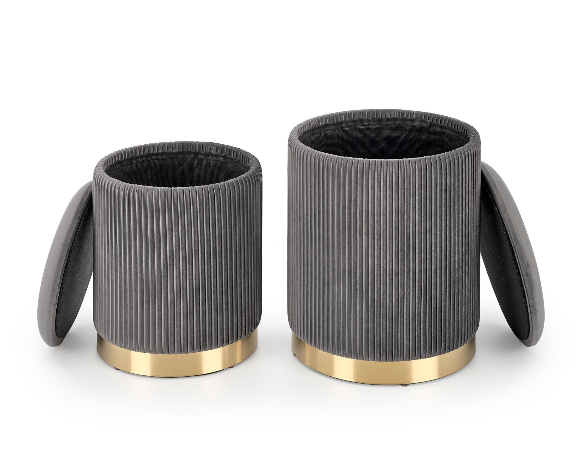 MONTY zestaw 2 puf Velvet popiel złoty – widok z przodu, z odłożonymi pokrywami.