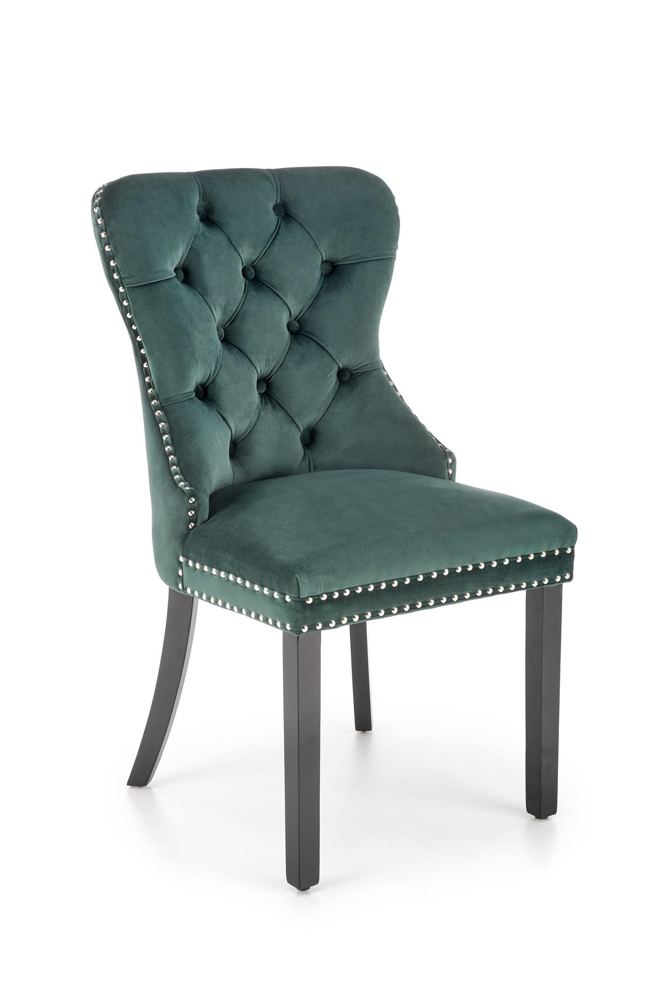 Zielone krzesło MIYA z ciemnozielonego weluru z pikowanym oparciem i ozdobnymi ćwiekami – widok z przodu.