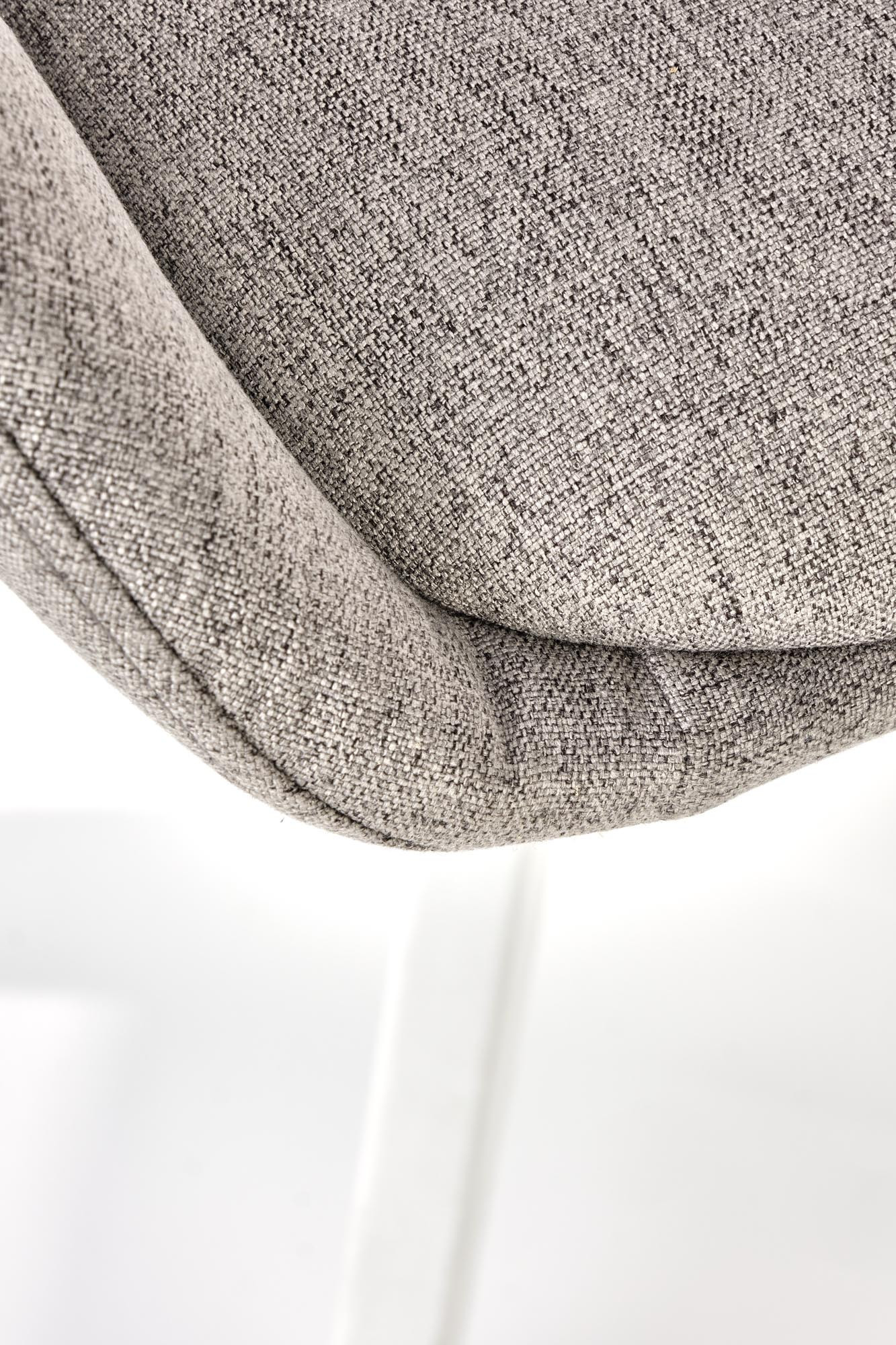 Zbliżenie na szare materiałowe obicie fotela FALCAO z mechanizmem tilt.