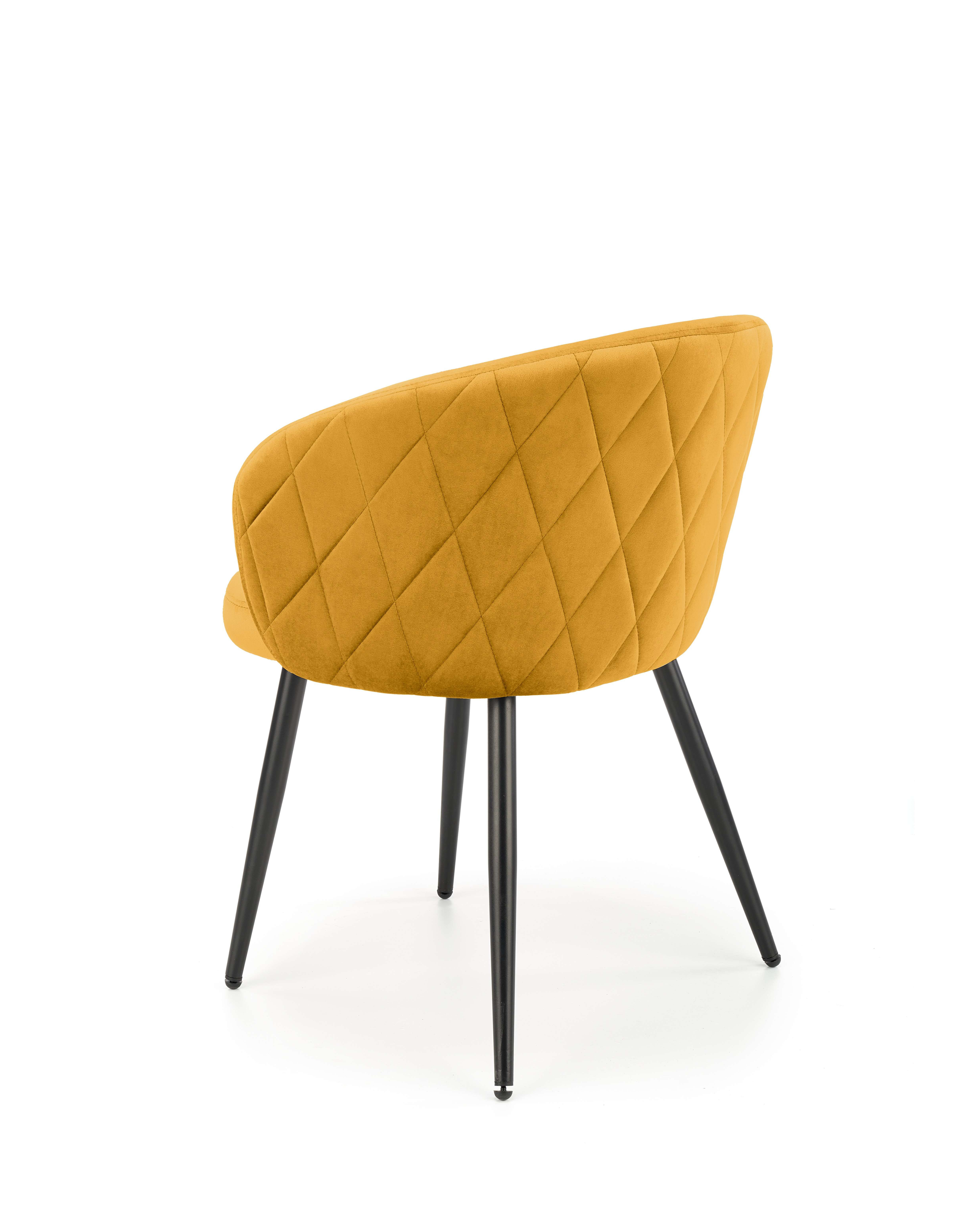 Musztardowe krzesło K430 z aksamitu Bluvel 68 na czarnych nogach – widok z tyłu.