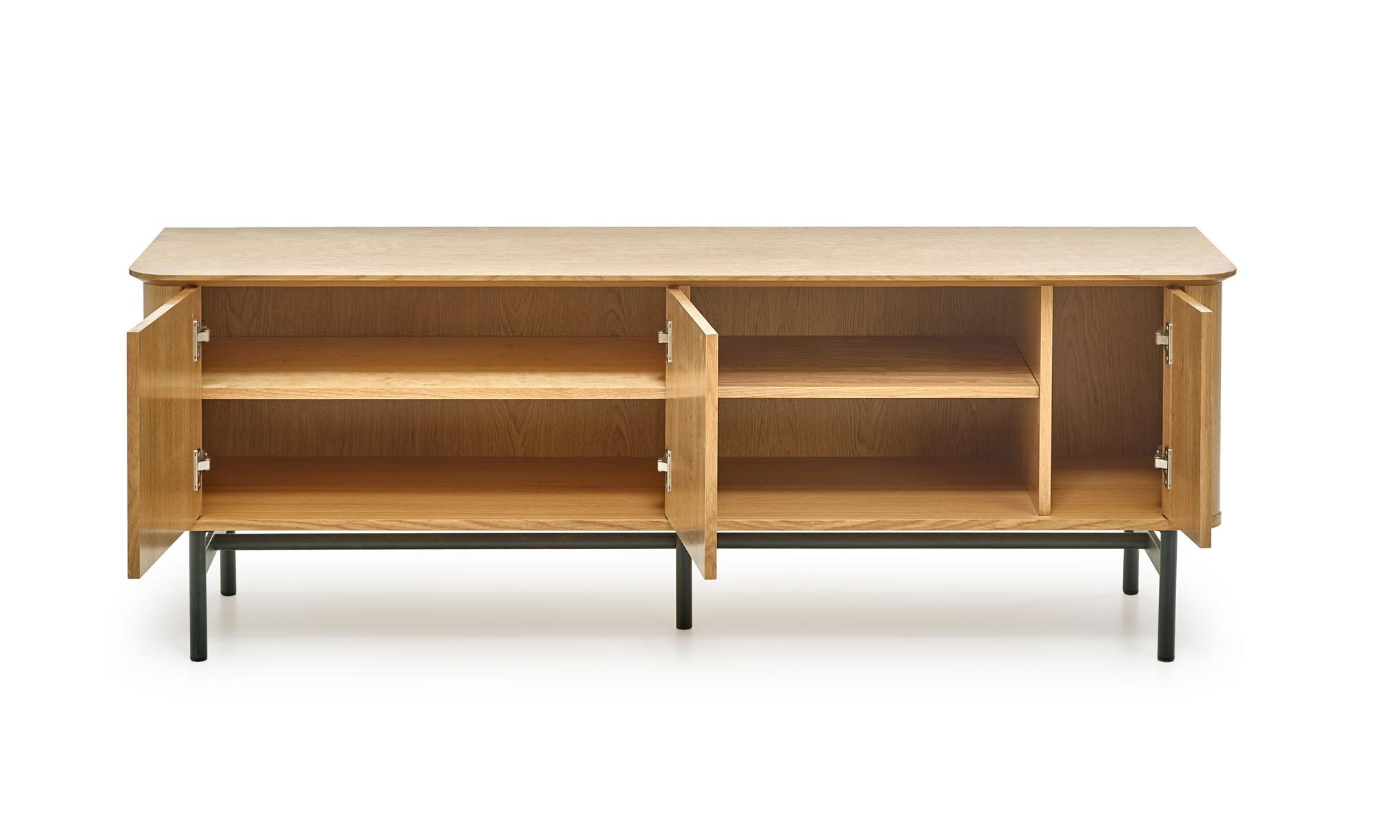 Stolik RTV SMART dąb naturalny i czarny z otwartymi szafkami i półkami, widok z przodu.