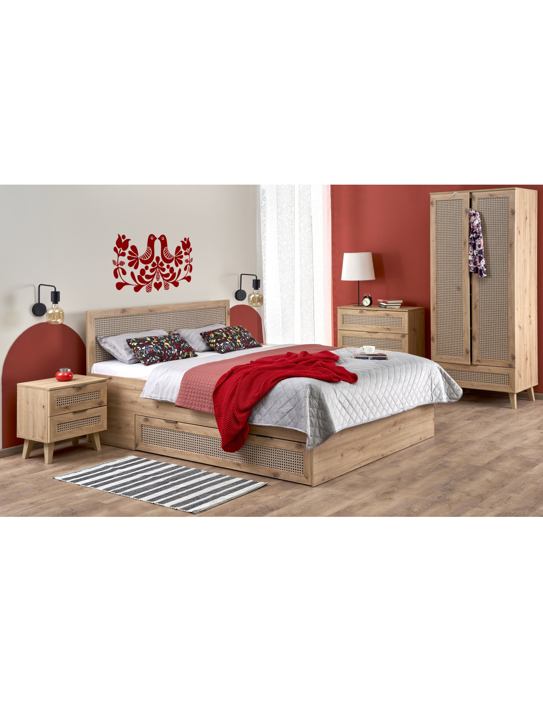 Łóżko BORNEO 160 cm – widok boczny, pojemne szuflady z frontami we wzorze rattanu.