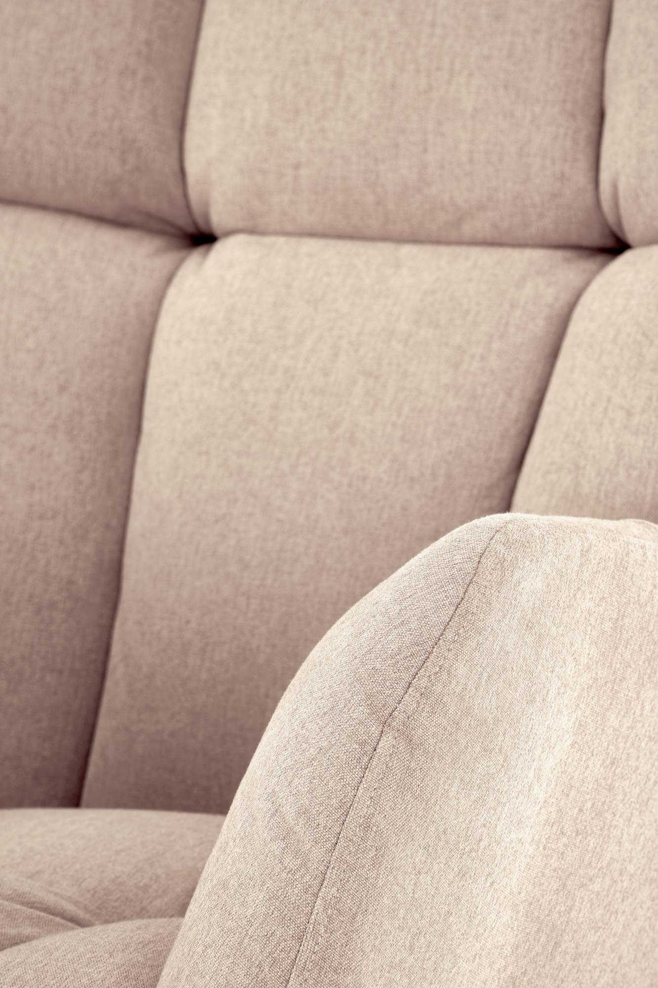 Zbliżenie na pikowaną tapicerkę beżowego fotela bujanego VASCO.