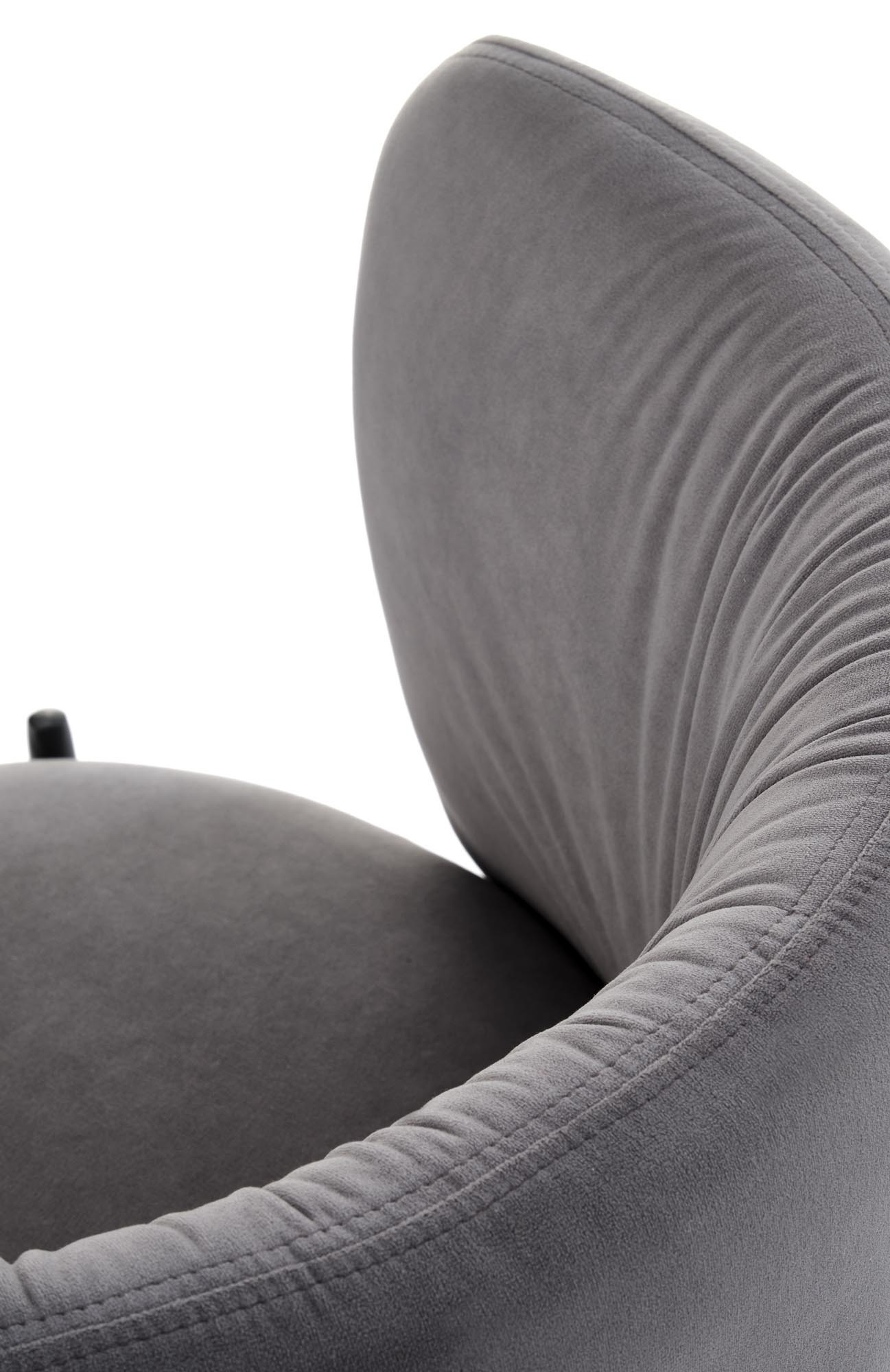 Zbliżenie na popielate welurowe oparcie krzesła K531 z kubełkowym kształtem.