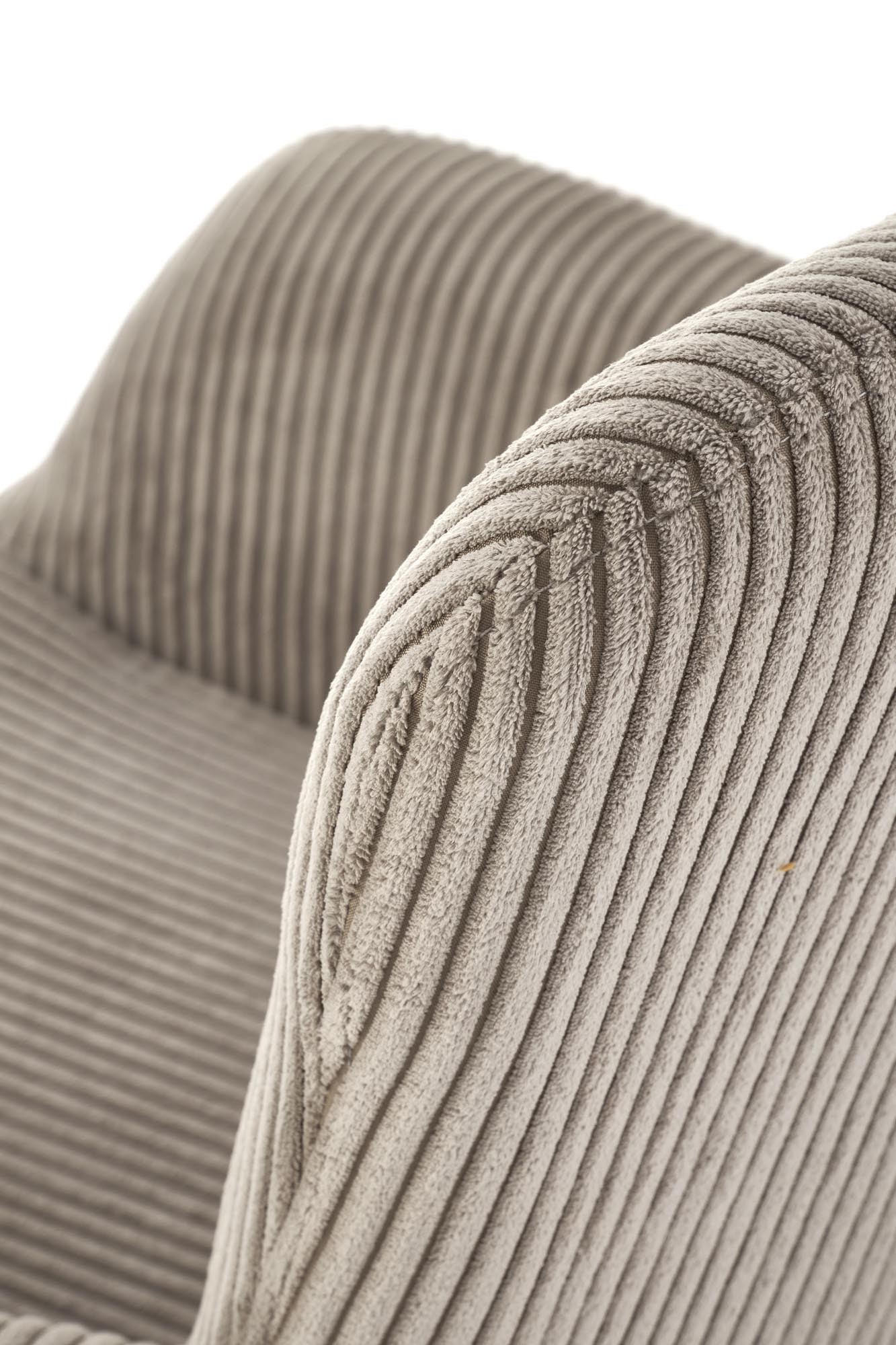 Zbliżenie na popielaty sztruksowy materiał fotela wypoczynkowego BELMIRO.