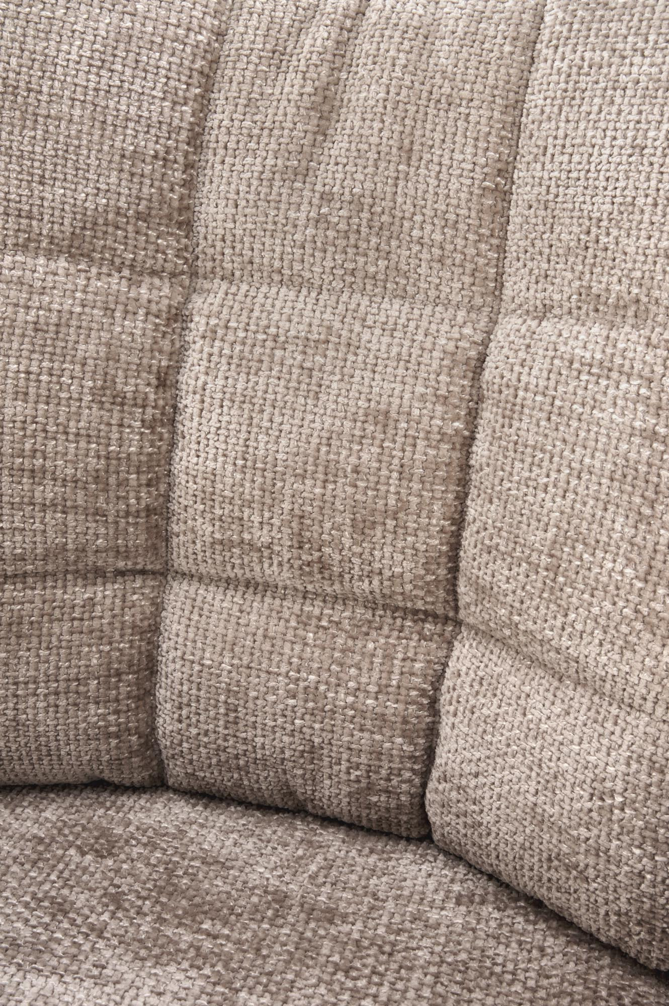 Zbliżenie na beżowe pikowane oparcie krzesła K540 z funkcją obracania 360 stopni.