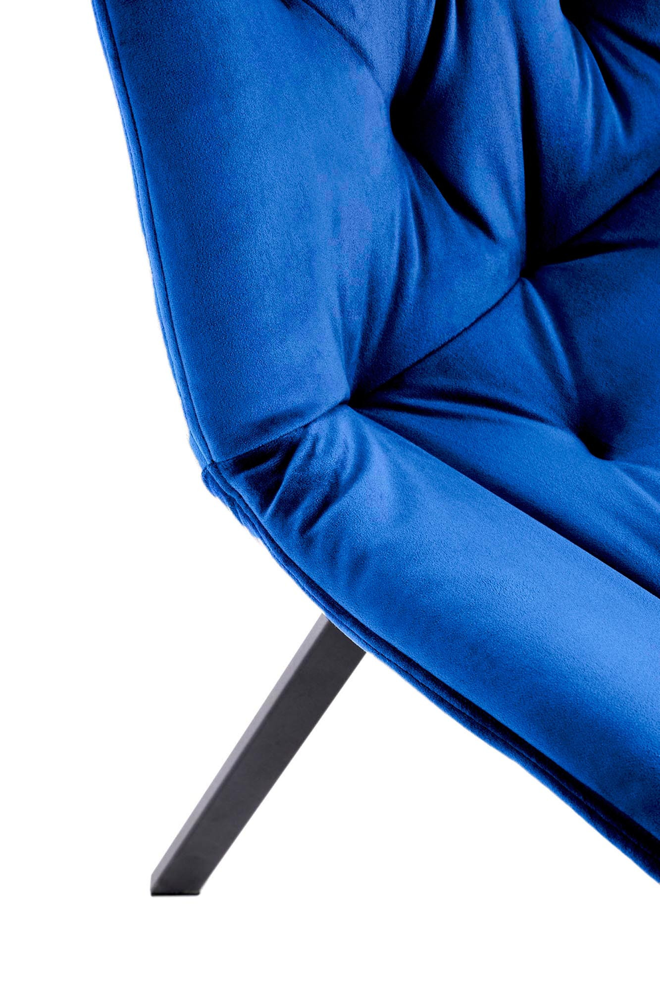 Zbliżenie na granatowe pikowane oparcie krzesła K519 z funkcją obracania 360°.