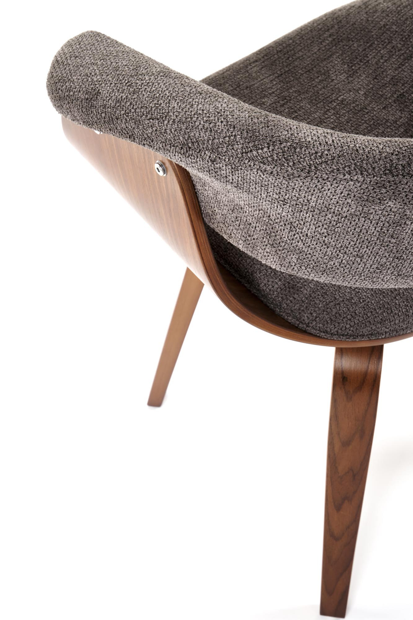 Zbliżenie na popielato-orzechowe krzesło K545 z eco-skóry i giętej sklejki.