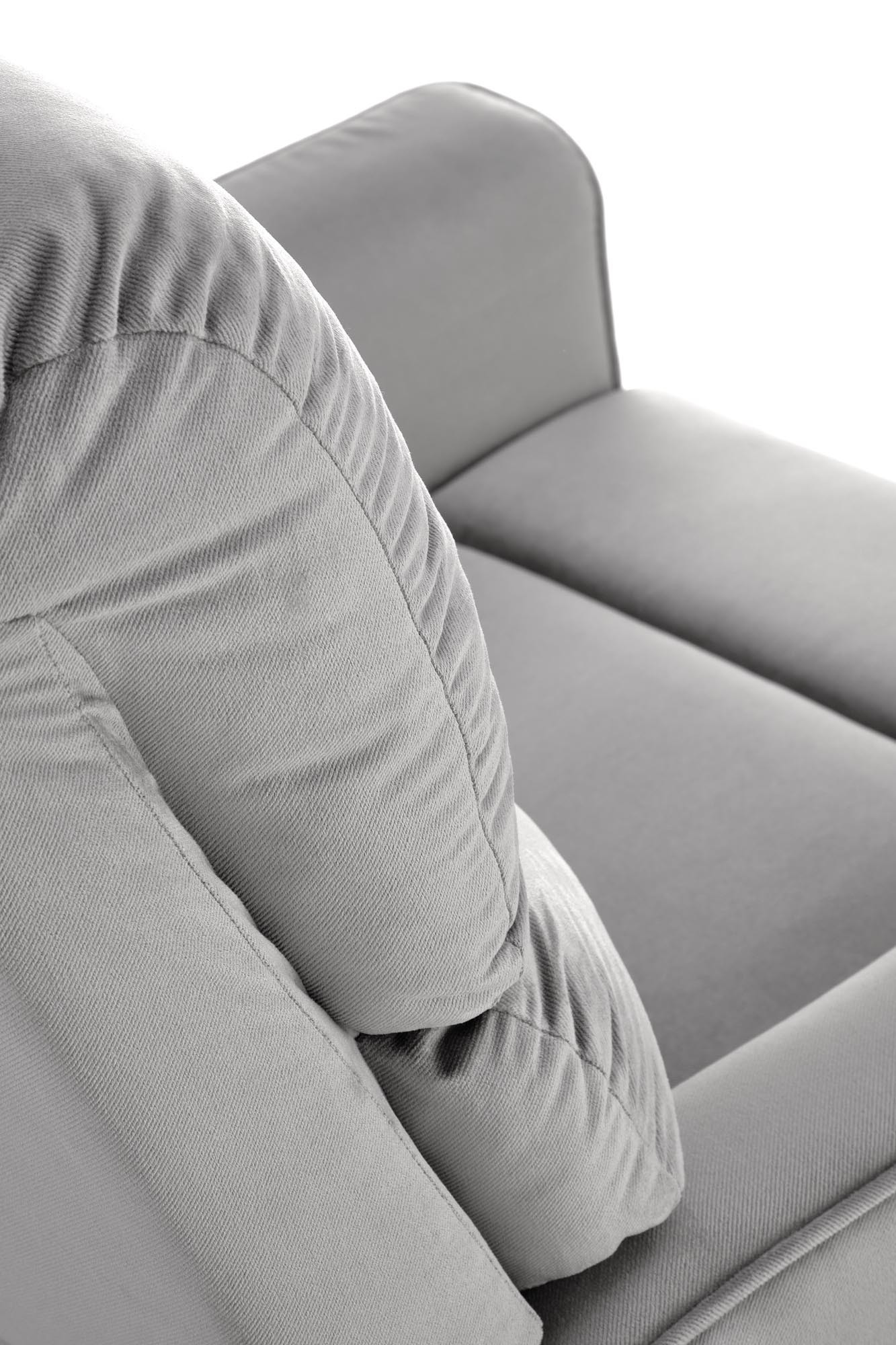 Zbliżenie na popielaty fotel wypoczynkowy KARIM z funkcją kołyski, widok na tapicerowane podłokietniki.
