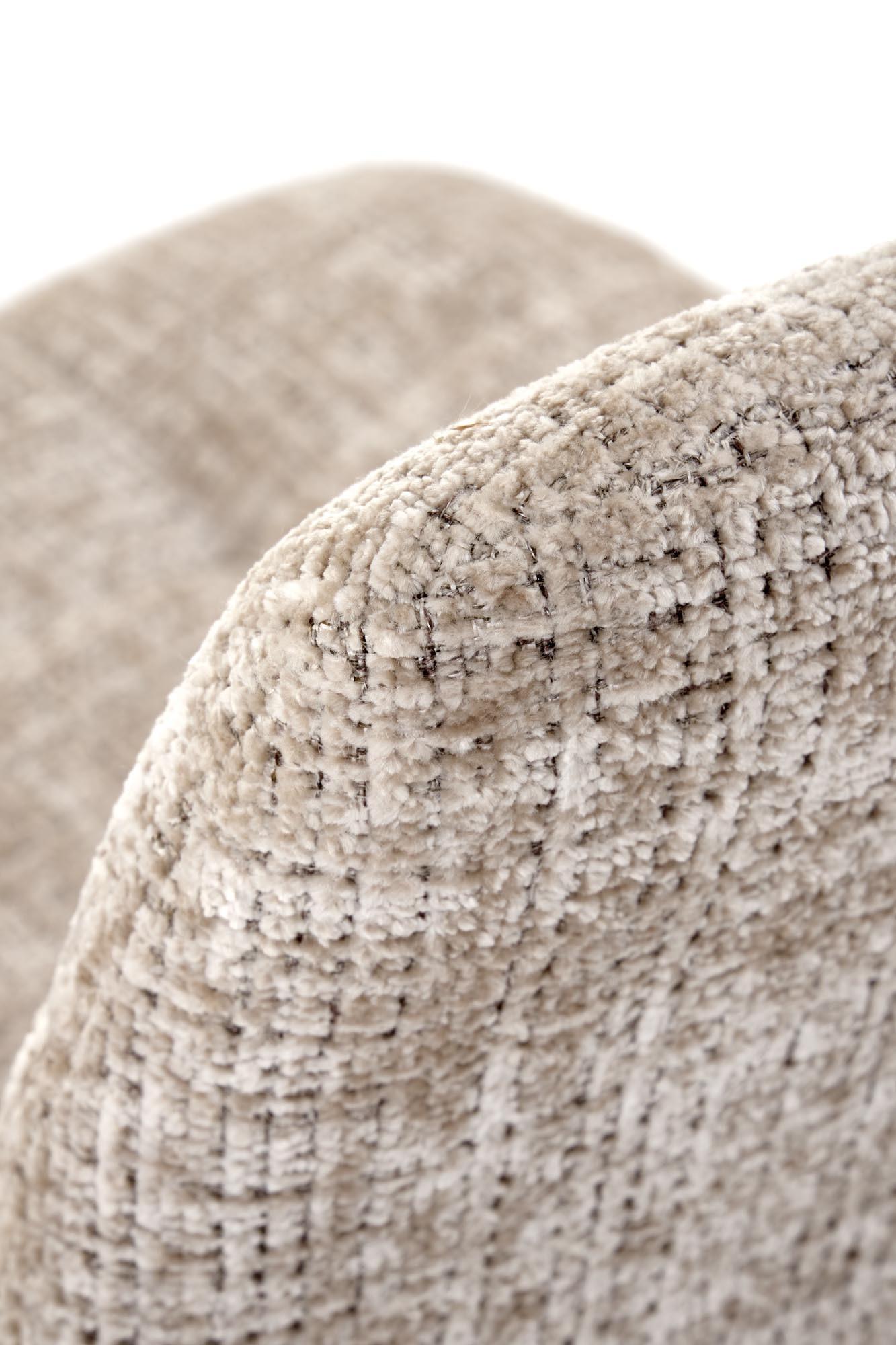 Zbliżenie na teksturę beżowego pikowanego krzesła K547.