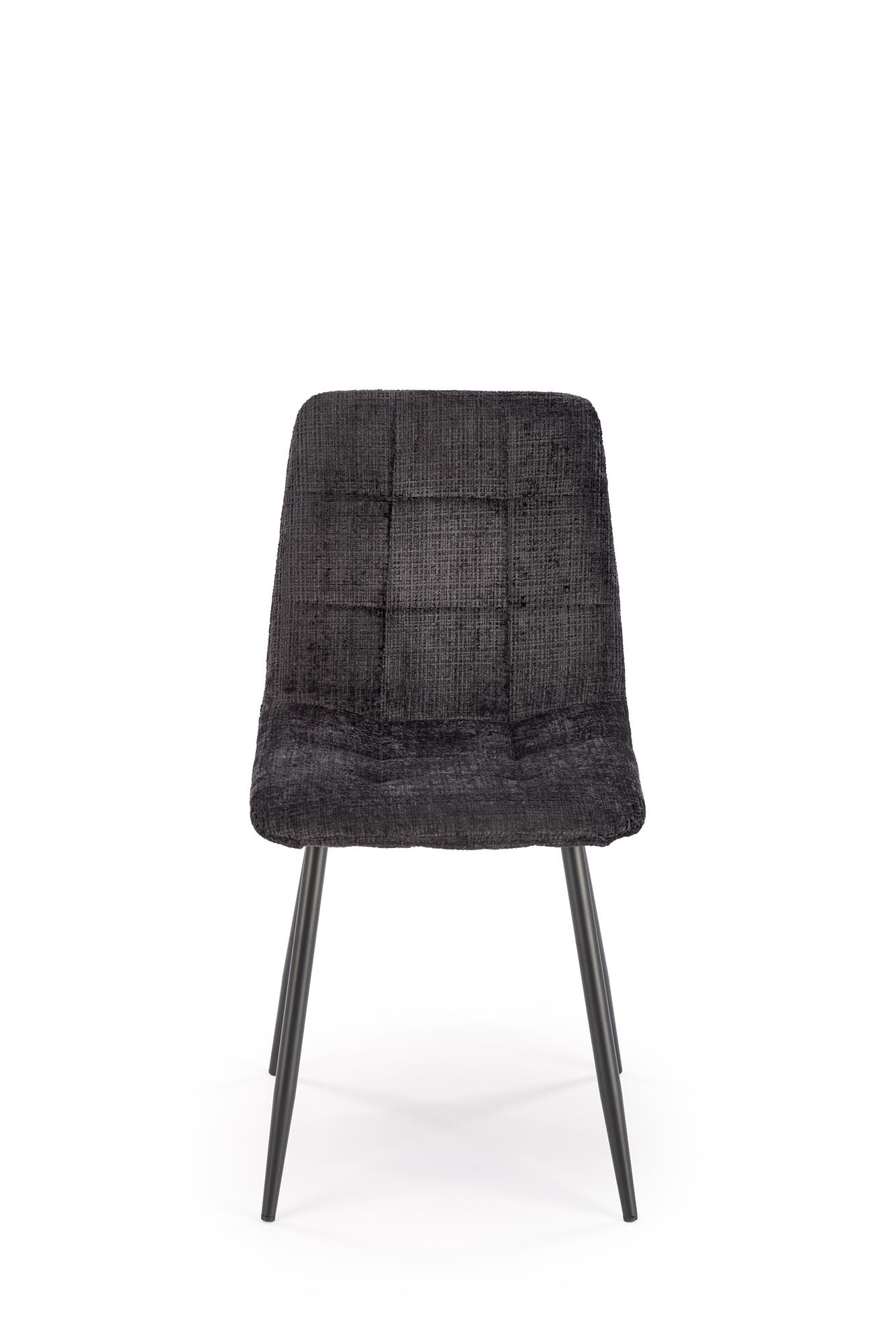 Czarne krzesło K547 z pikowanym obiciem i stalowymi nogami – widok z przodu.