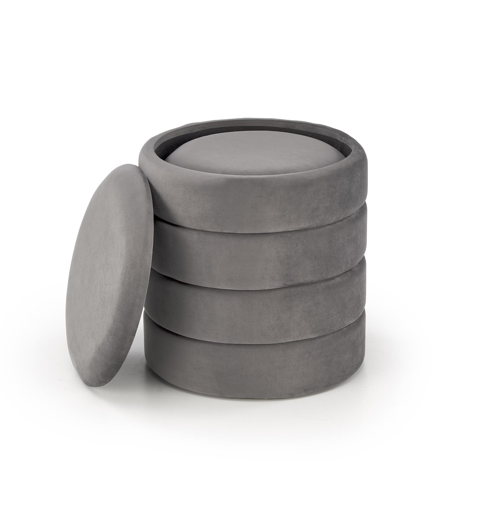 Dwa popielate pufy PACHO z pojemnikiem, velvet, jeden z pokrywą obok.