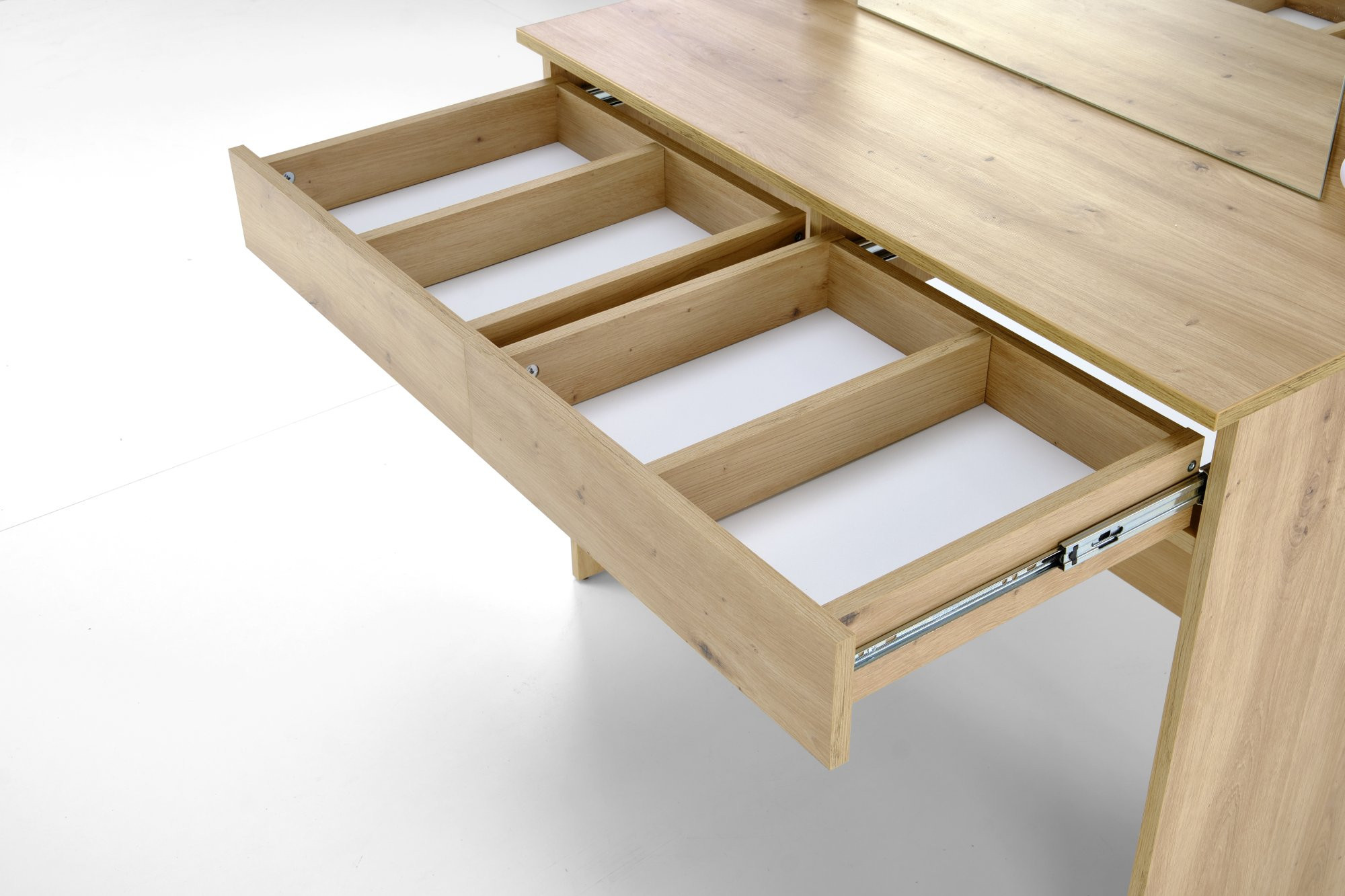 Zbliżenie na wysuniętą szufladę toaletki HOLLYWOOD dąb artisan z oświetleniem LED.