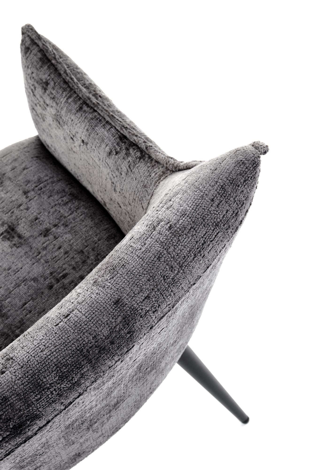 Zbliżenie na szare, tapicerowane krzesło K559 z czarnymi stalowymi nogami.