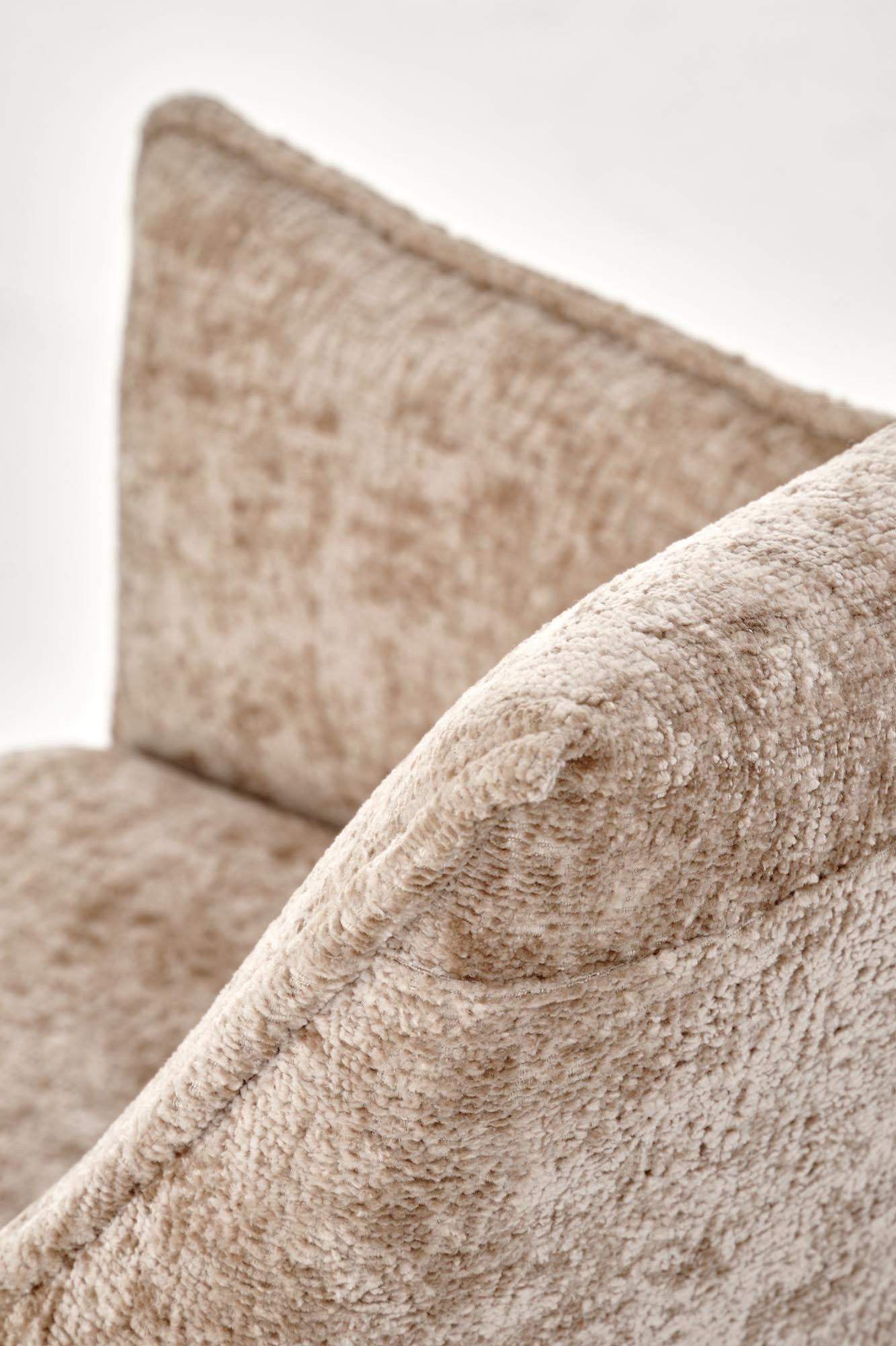 Zbliżenie na beżową tapicerkę krzesła K559 z miękkiego materiału.