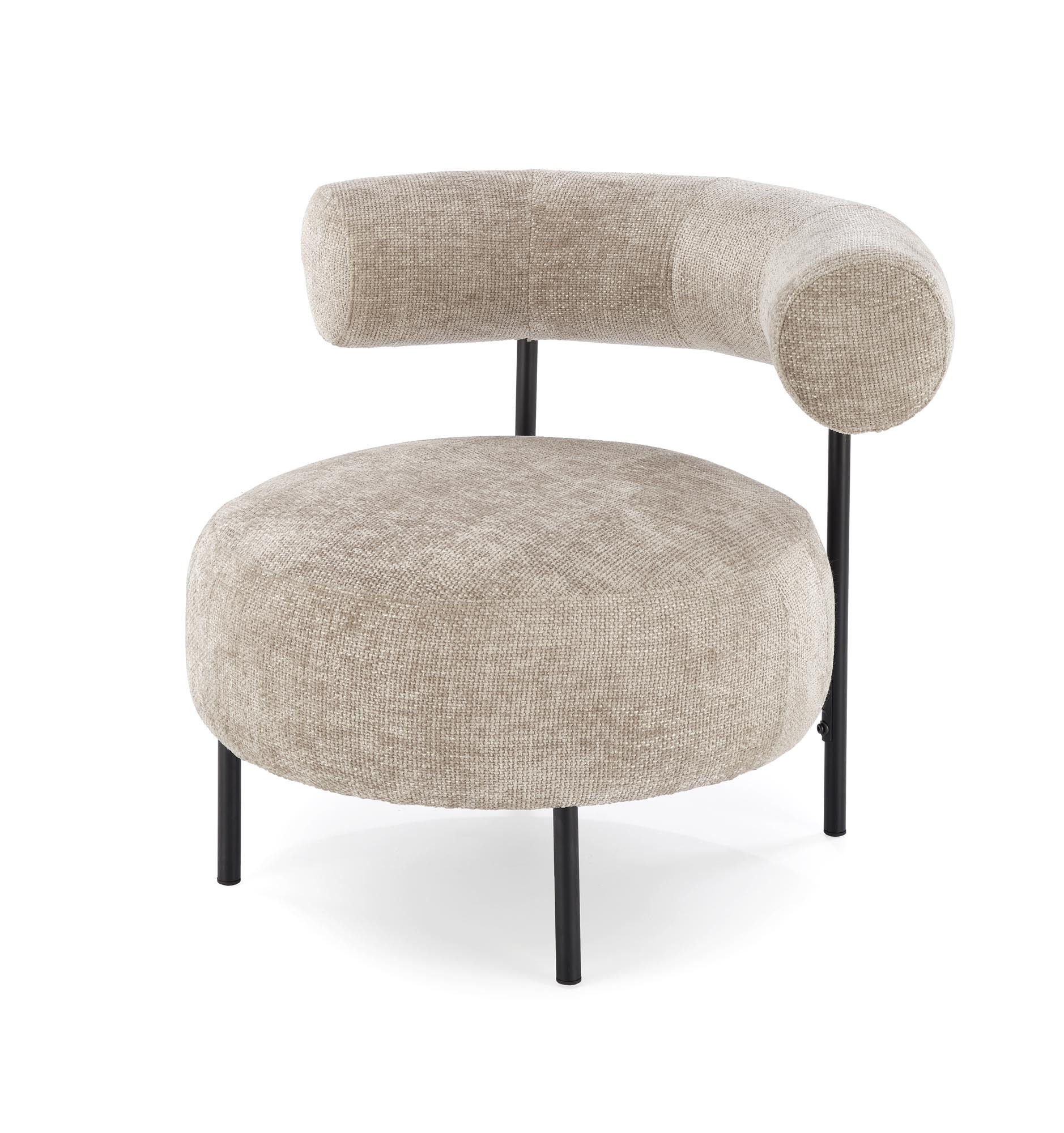 Beżowy fotel HAZARD z zaokrąglonym oparciem i stalowymi nogami – zdjęcie z przodu.