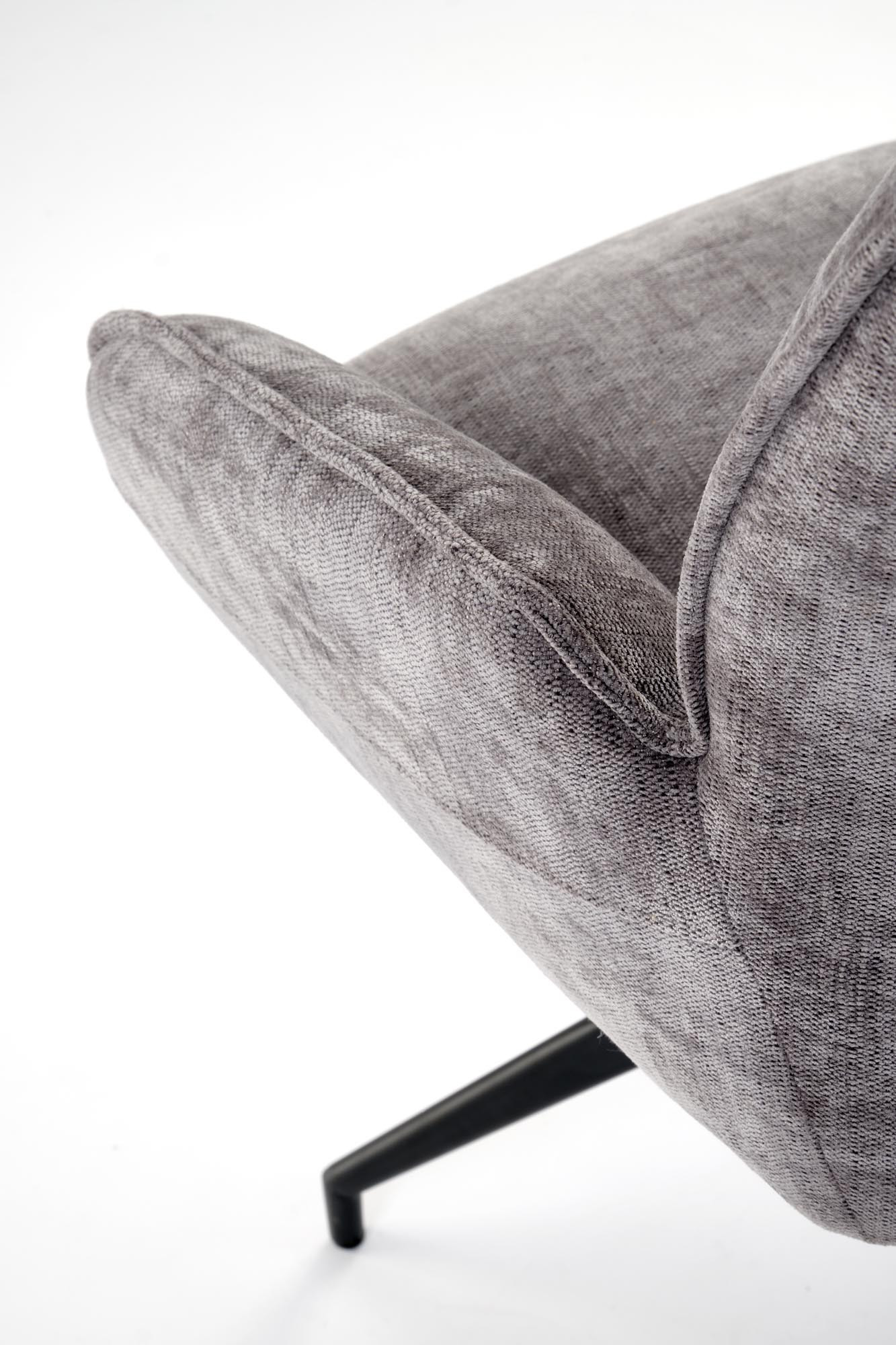 Zbliżenie na szare obicie siedziska i stalową nogę krzesła K553 z obrotowym mechanizmem 360°.