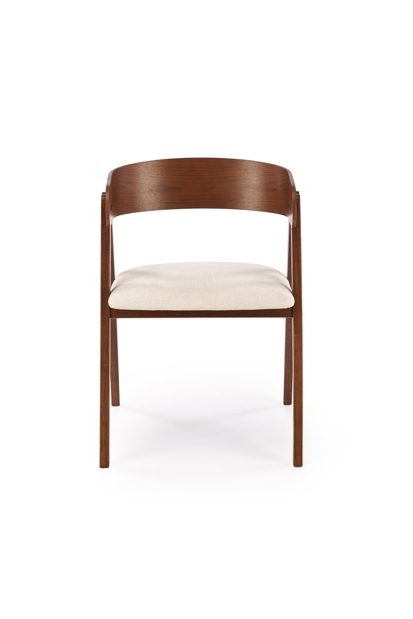 Widok z przodu krzesła K562 z jasnobeżowym siedziskiem i orzechowym kubełkowym oparciem z litego drewna.